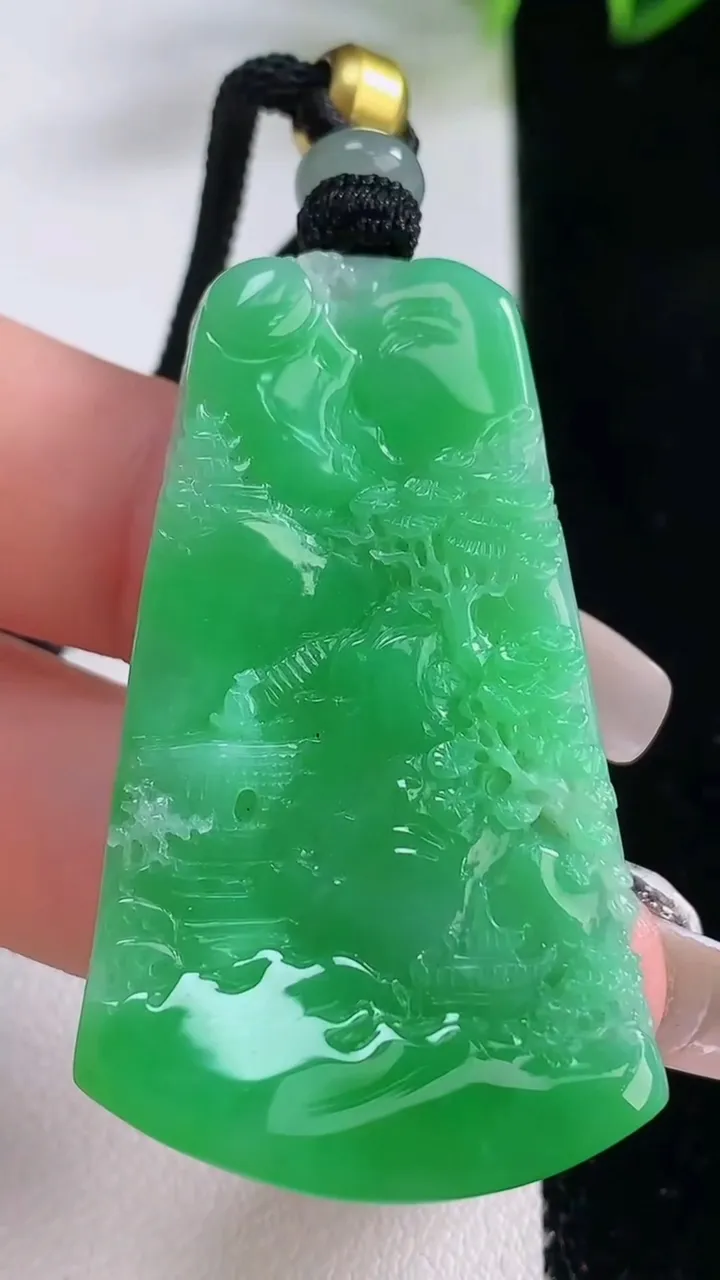 天然A货翡翠山水牌吊坠，尺寸47.5-28-6.5，重量:24.29g
12月23日