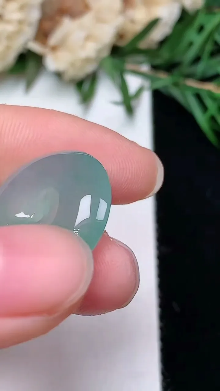 天然A货翡翠平安扣吊坠，尺寸21-5.6，重量:4.88g
12月23日