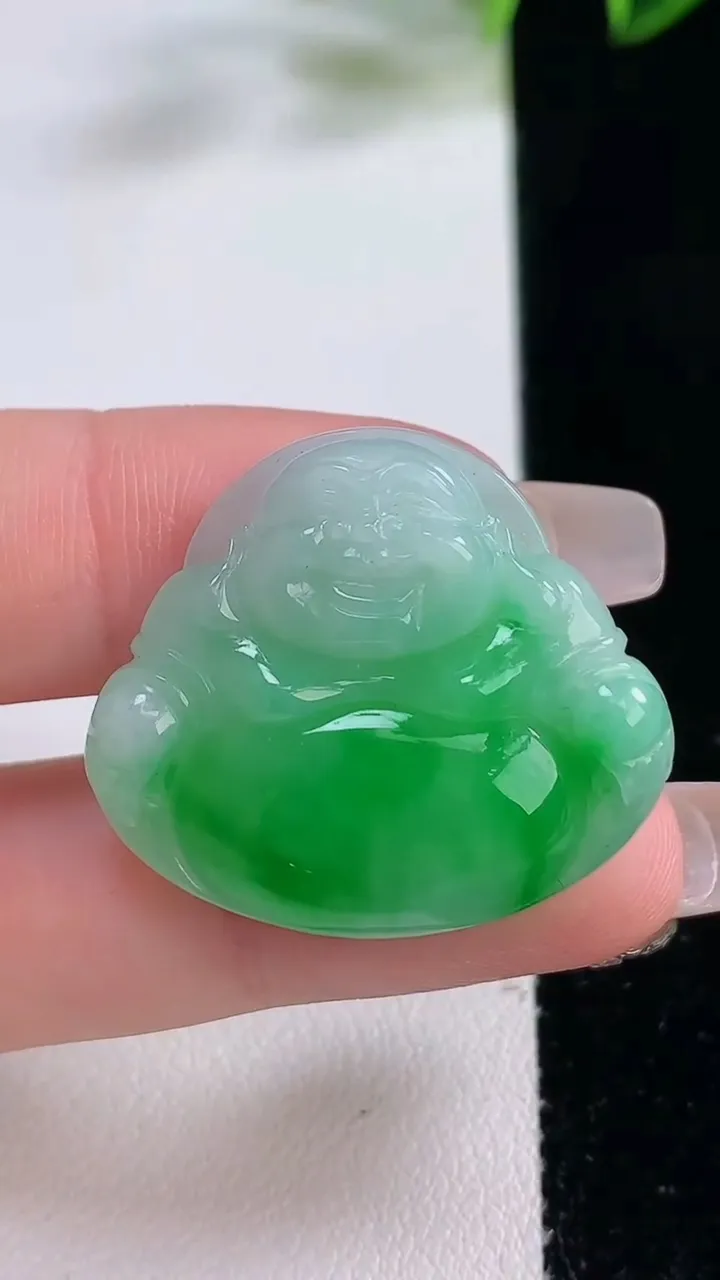 天然A货翡翠佛公吊坠，尺寸26-30-5.7，重量:7.69g
12月23日