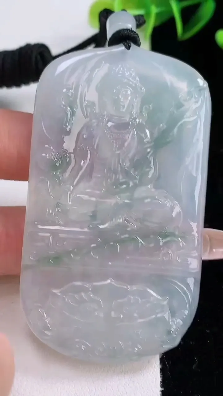 天然A货翡翠种飘花文殊菩萨吊坠，尺寸71.3-40.6-5，重量:42.18g
12月23日