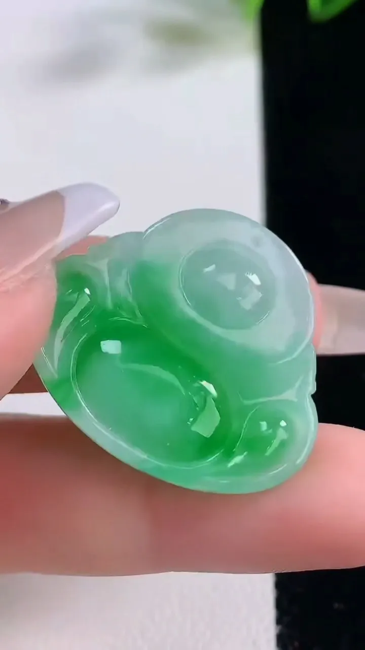 天然A货翡翠佛公吊坠，尺寸26-30-5.7，重量:7.69g
12月23日