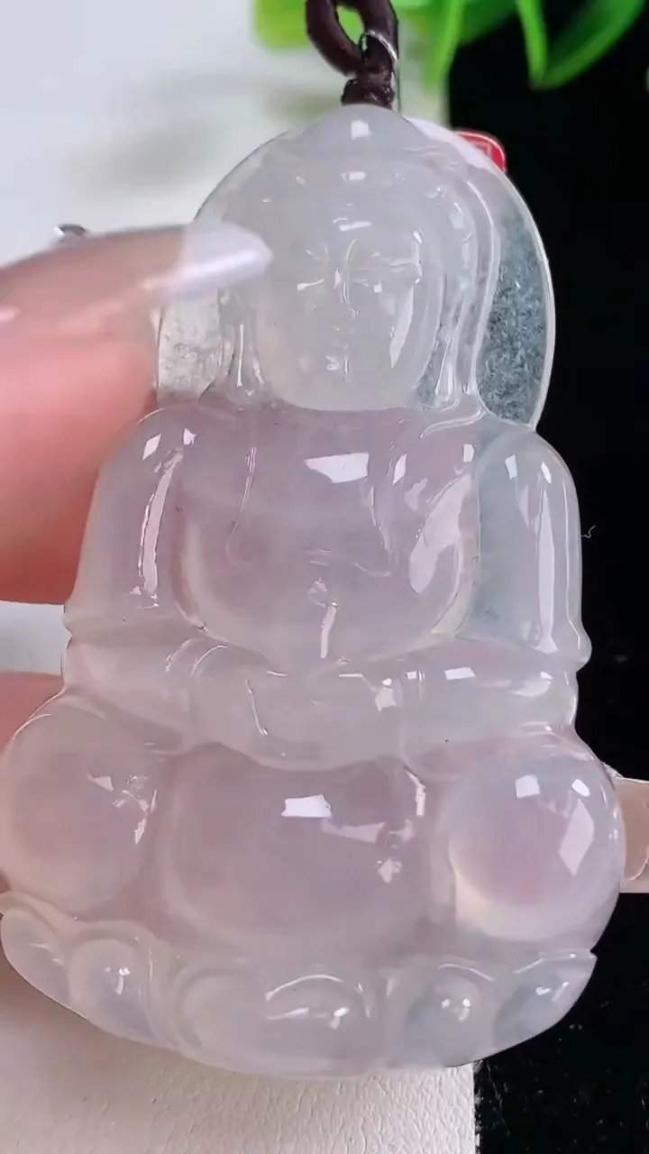 天然A货翡翠种白冰观音菩萨吊坠，尺寸64.5-41.2-6.4，重量:30.00g
12月23日