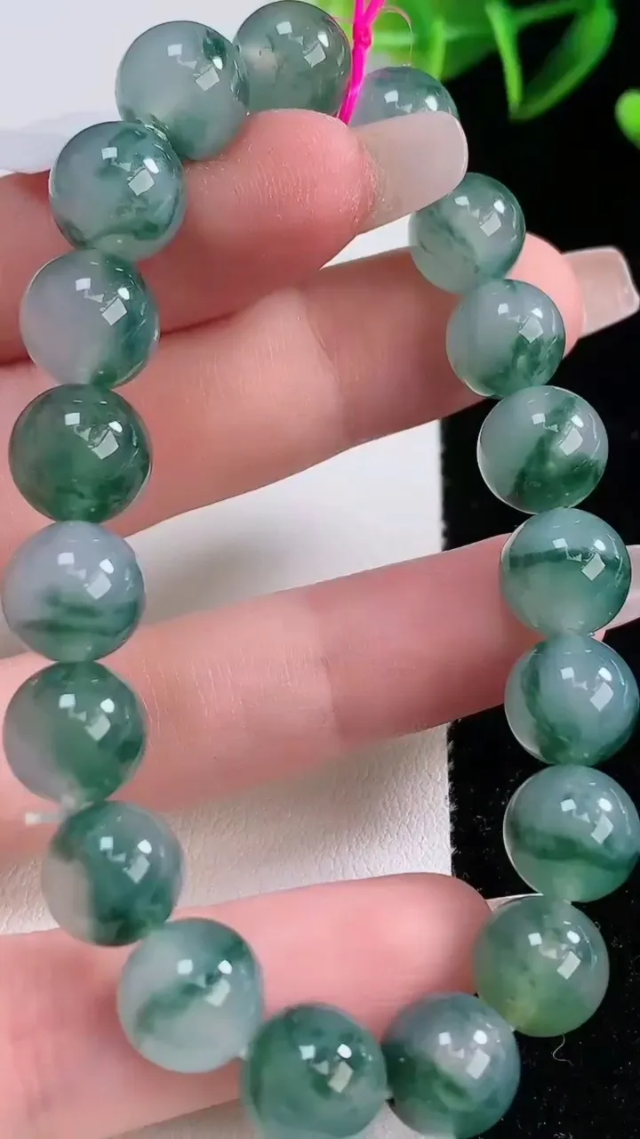 天然A货翡翠种飘花圆珠手串，尺寸10-19颗，重量:32.18g12月23日
工厂直销收藏佳品,种好