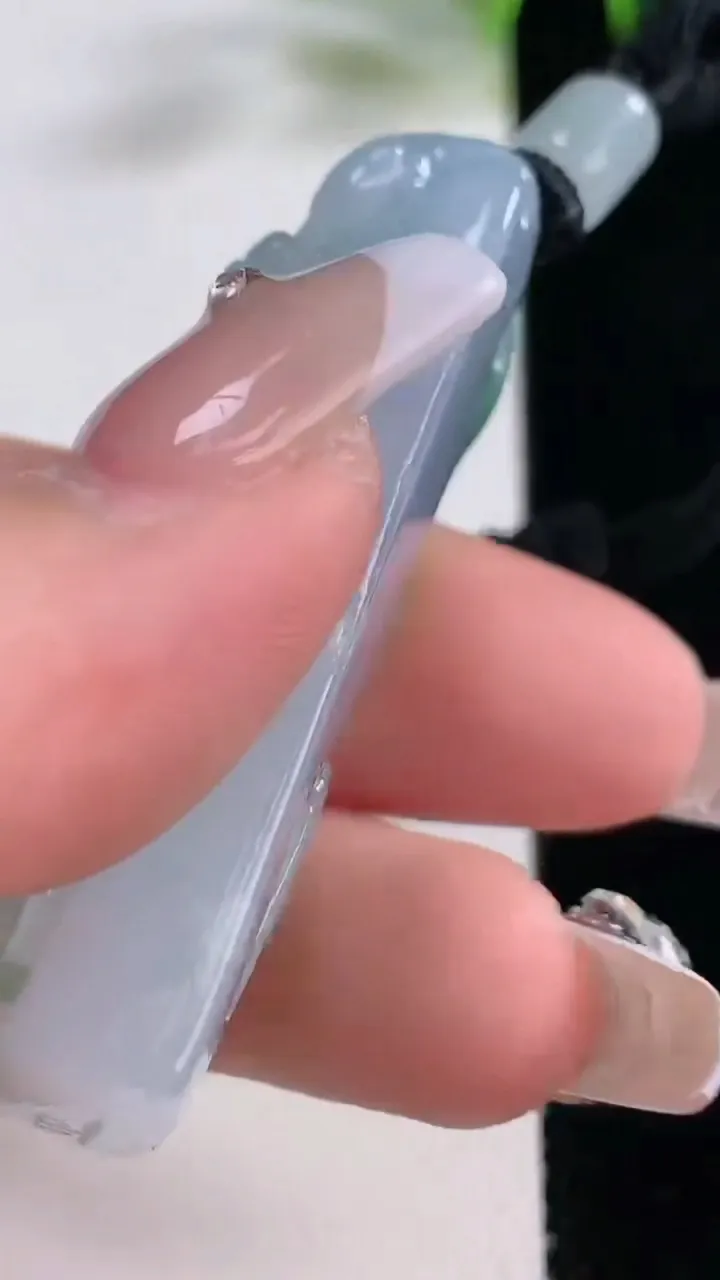 天然A货翡翠春带彩紫罗兰梅花鹿吊坠，尺寸51.2-18.7-13.6，重量:30.18g
12月23日