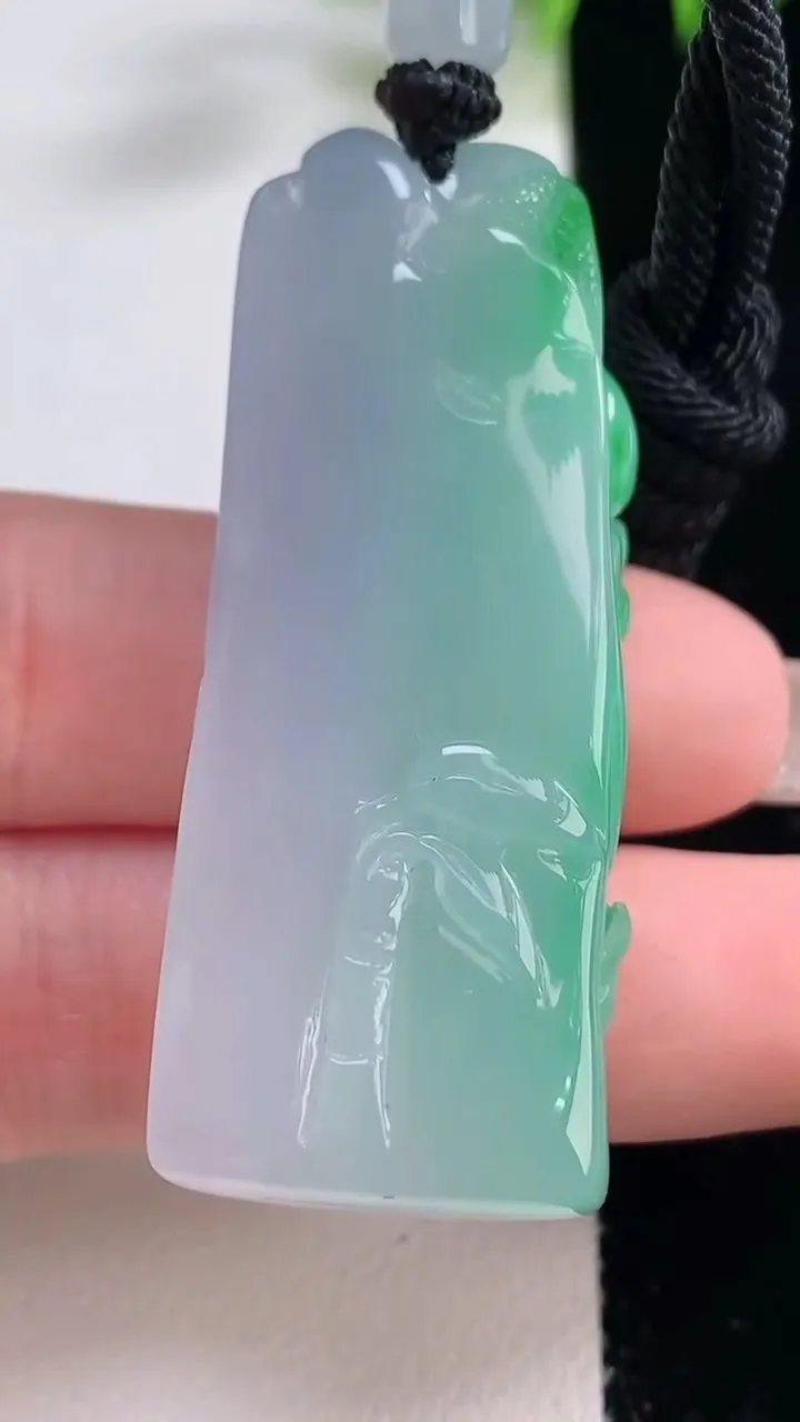 天然A货翡翠春带彩紫罗兰梅花鹿吊坠，尺寸51.2-18.7-13.6，重量:30.18g
12月23日