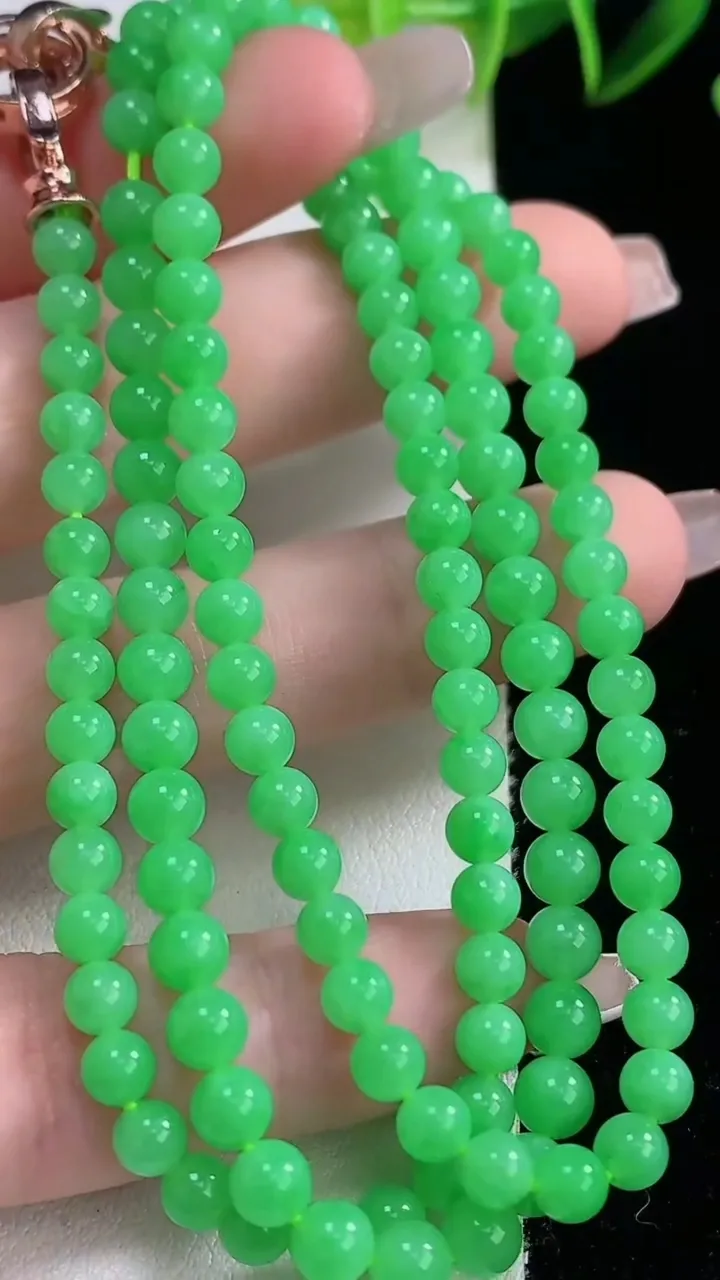天然A货翡翠满绿圆珠项链，尺寸4.8-127颗，重量:24.45g12月23日
工厂直销收藏佳品,种