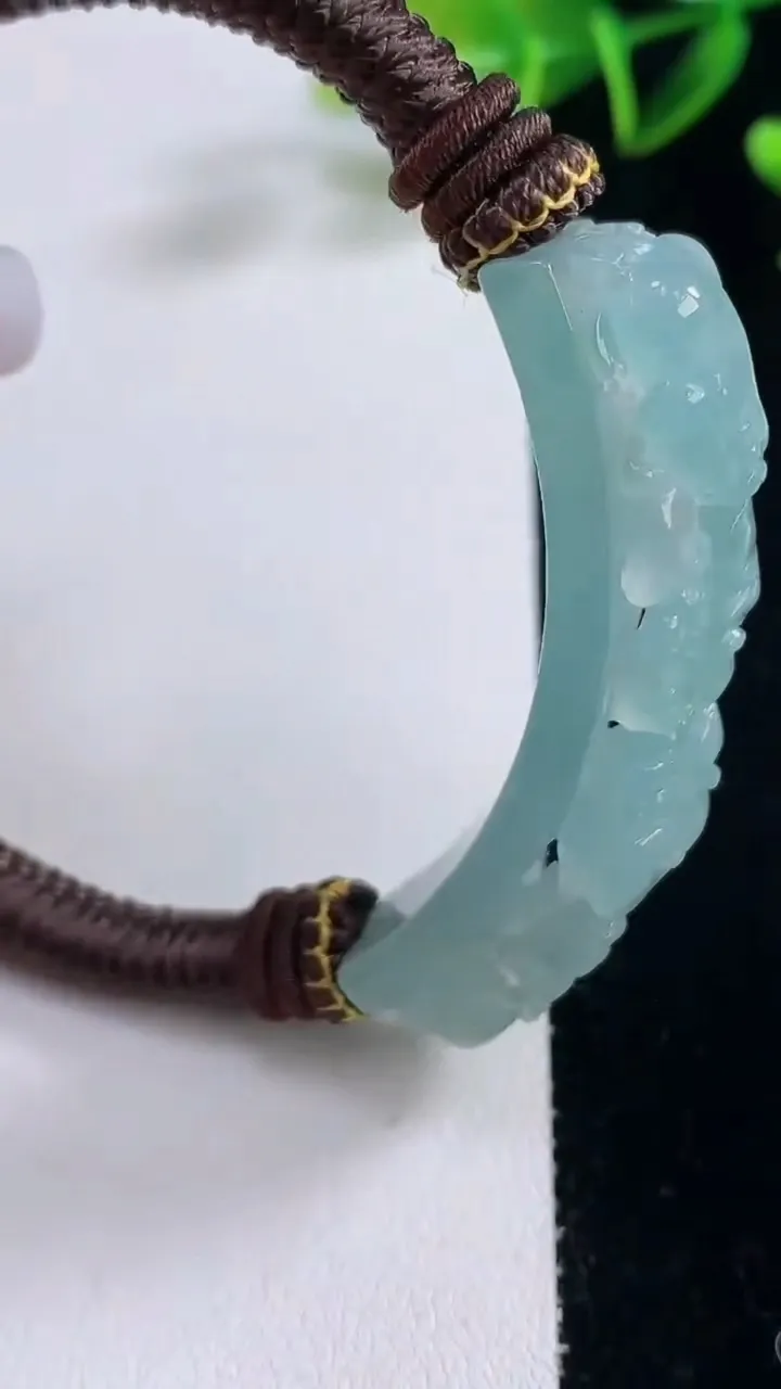 天然A货翡翠貔貅手绳，尺寸54-11.6-12.2，重量:28.39g
12月23日