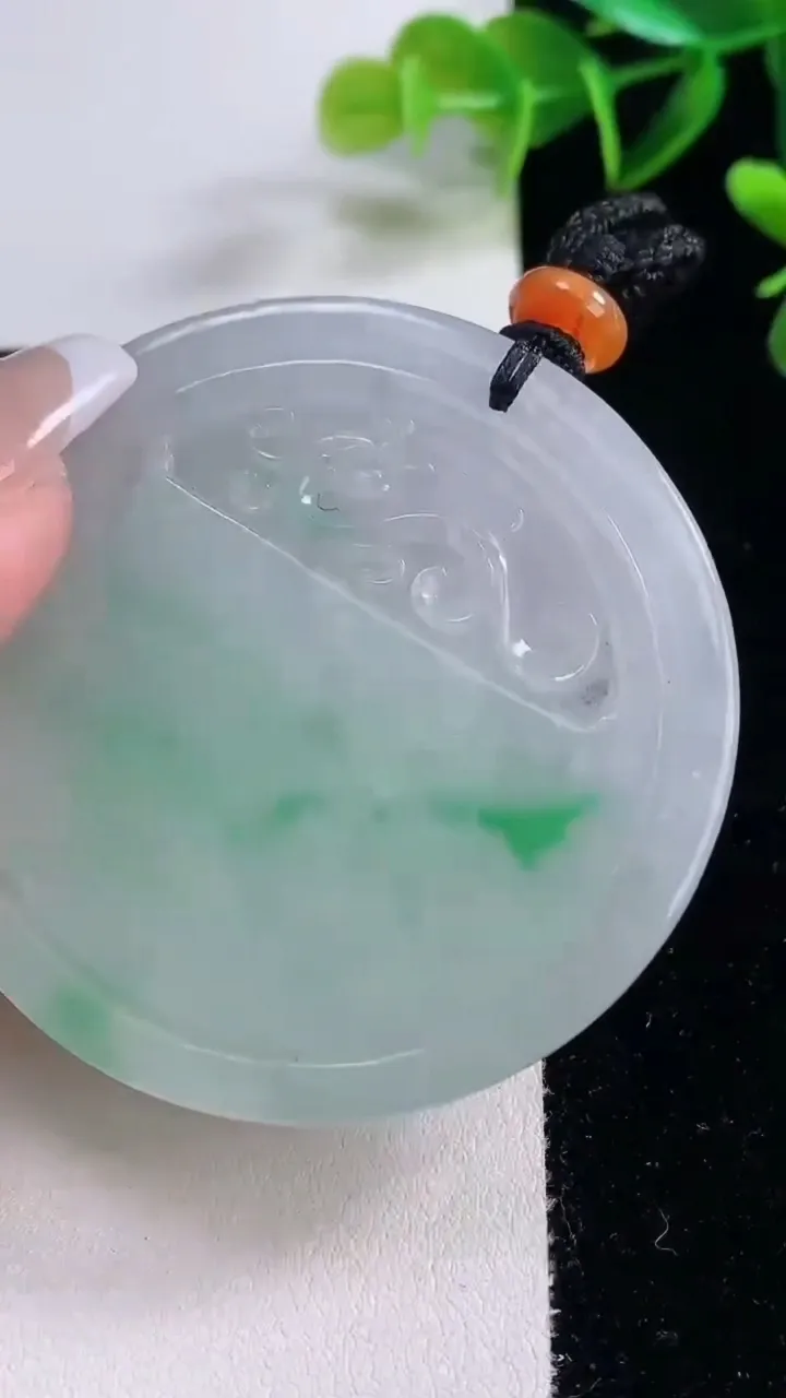 天然A货翡翠复古龙牌吊坠，尺寸57.2-7.3，重量:58.63g
12月23日