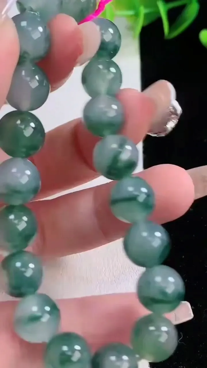天然A货翡翠种飘花圆珠手串，尺寸10-19颗，重量:32.18g12月23日
工厂直销收藏佳品,种好