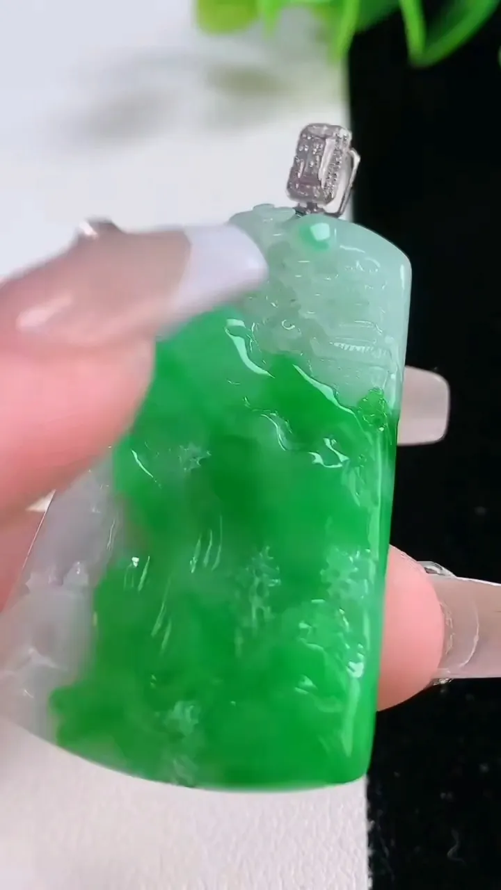 天然A货翡翠山水牌吊坠，尺寸46.6-30-5.3，重量:16.23g
12月23日