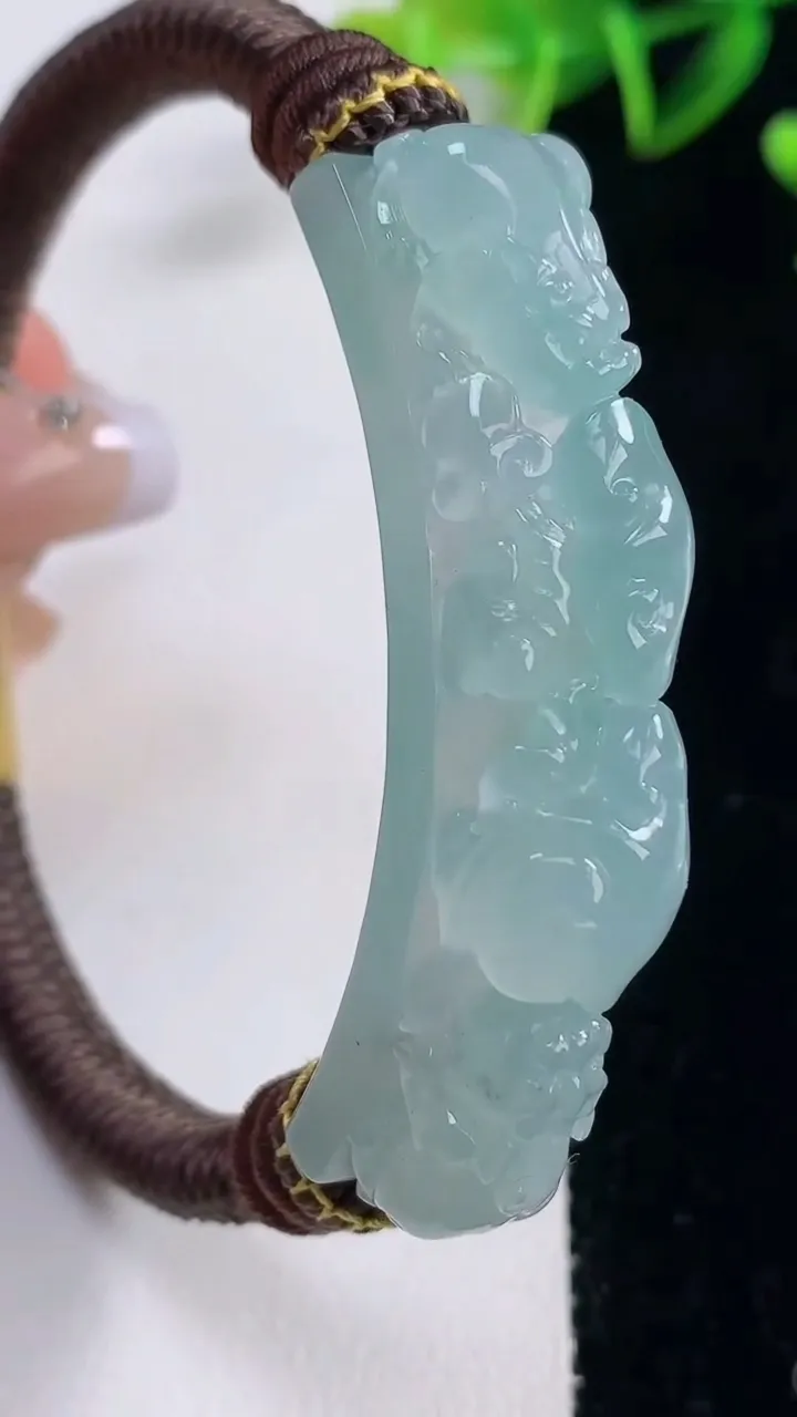 天然A货翡翠貔貅手绳，尺寸54-11.6-12.2，重量:28.39g
12月23日