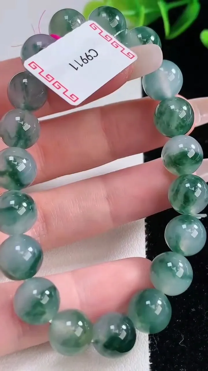天然A货翡翠种飘花圆珠手串，尺寸10-19颗，重量:32.18g12月23日
工厂直销收藏佳品,种好水足，色泽均匀，有种有色，上手高大气！