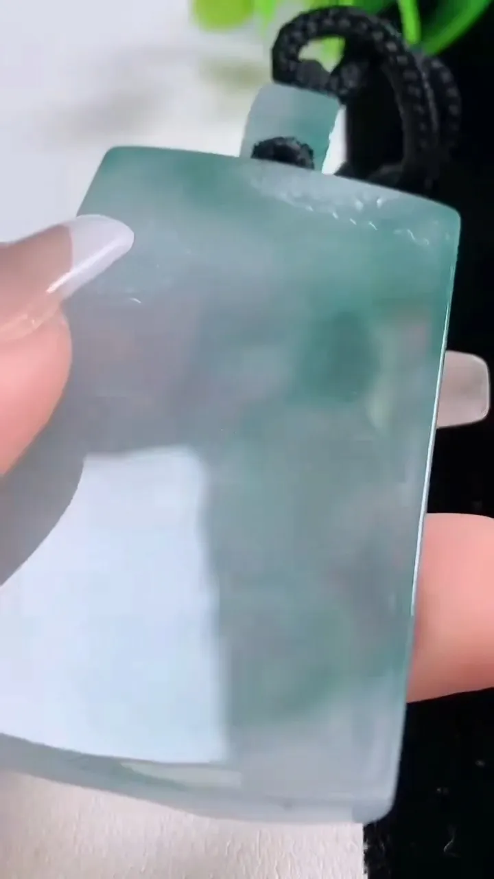 天然A货翡翠种飘花文殊菩萨吊坠，尺寸58-35.5-4.2，重量:35.29g
12月23日