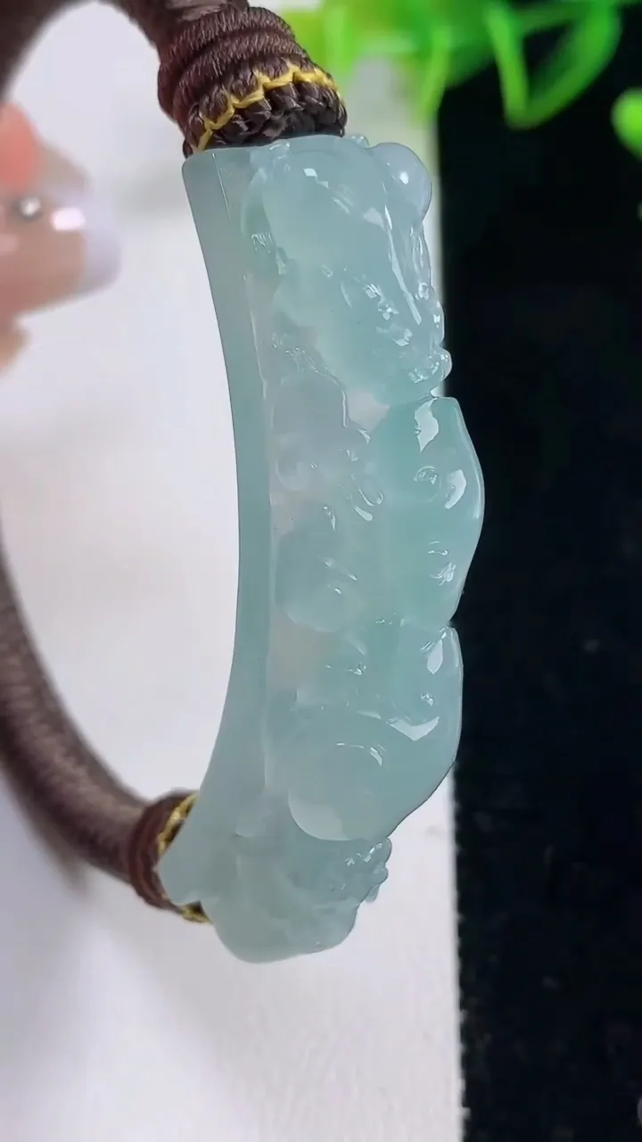 天然A货翡翠貔貅手绳，尺寸54-11.6-12.2，重量:28.39g
12月23日