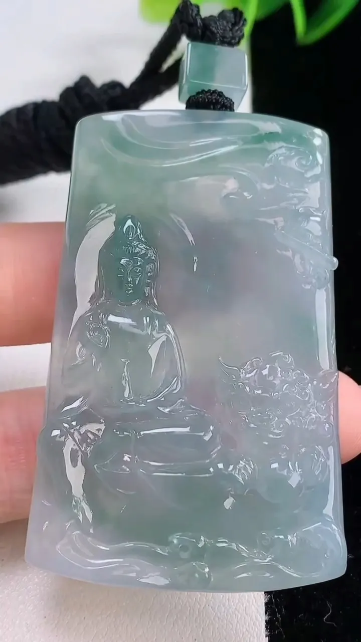 天然A货翡翠种飘花文殊菩萨吊坠，尺寸58-35.5-4.2，重量:35.29g
12月23日