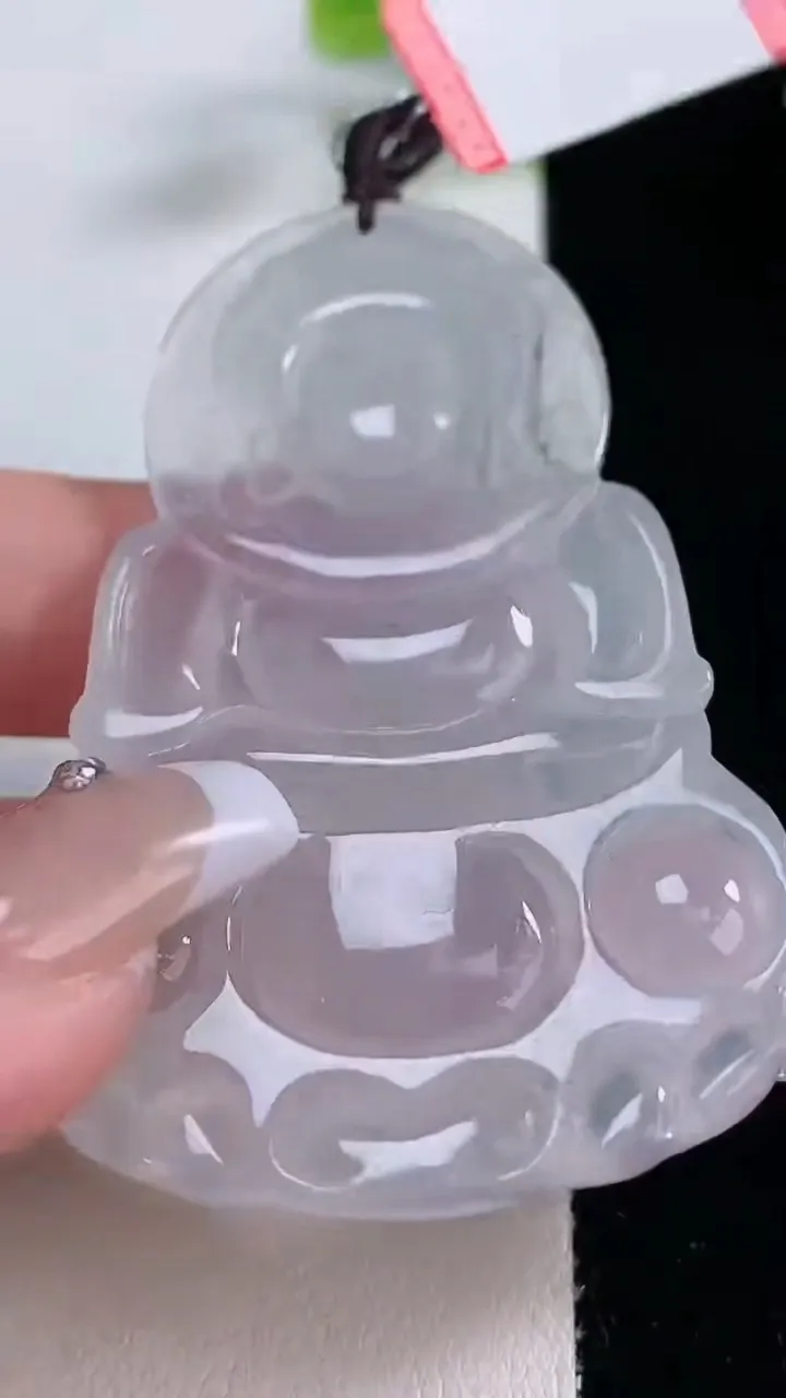 天然A货翡翠种白冰观音菩萨吊坠，尺寸64.5-41.2-6.4，重量:30.00g
12月23日