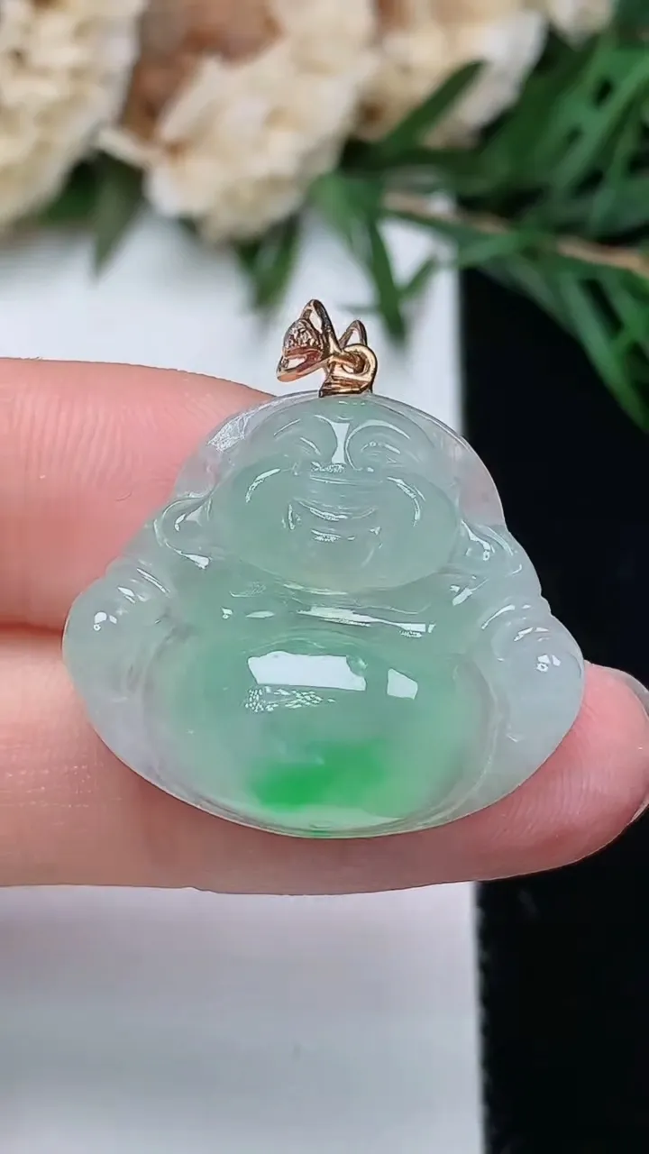 天然A货翡翠佛公吊坠，尺寸21.2-24.8-6，重量:5.02g
12月23日