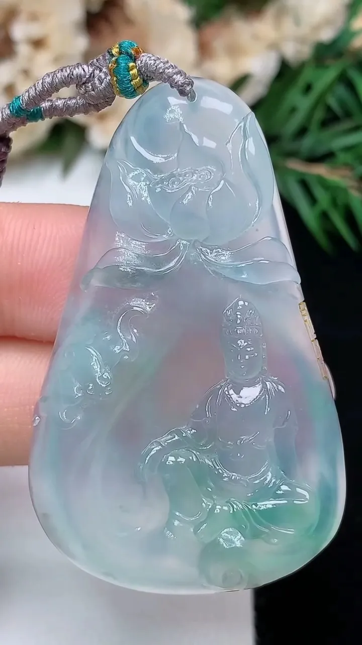 天然A货翡翠观音菩萨吊坠，尺寸47.7-29.7-6.2，重量:16.35g
12月23日
