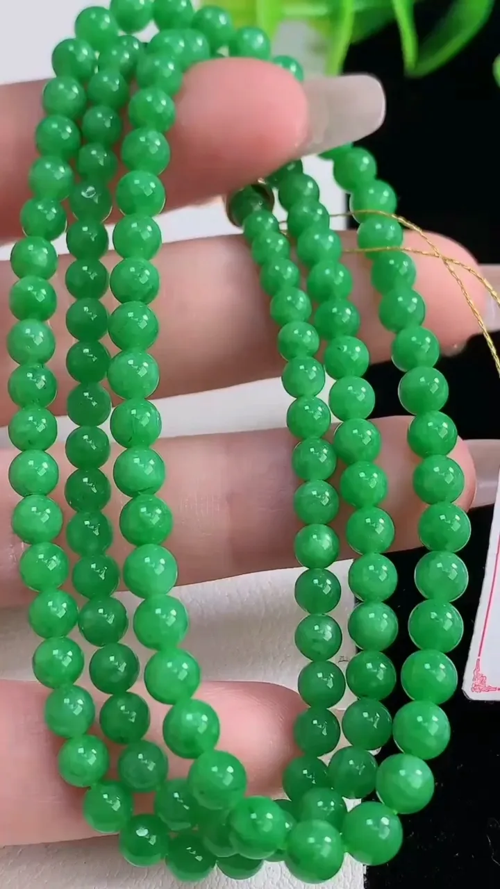 天然A货翡翠圆珠项链，尺寸4.4-125颗，重量:21.68g12月23日
工厂直销收藏佳品,种好水