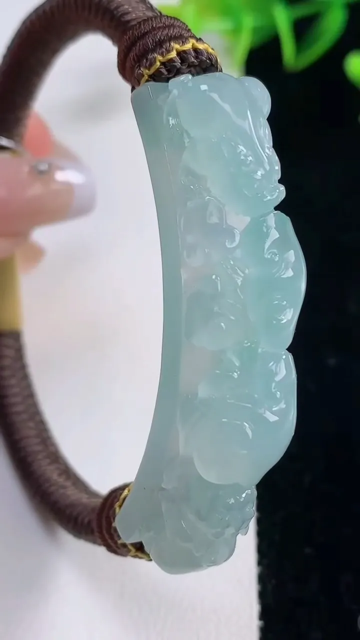 天然A货翡翠貔貅手绳，尺寸54-11.6-12.2，重量:28.39g
12月23日