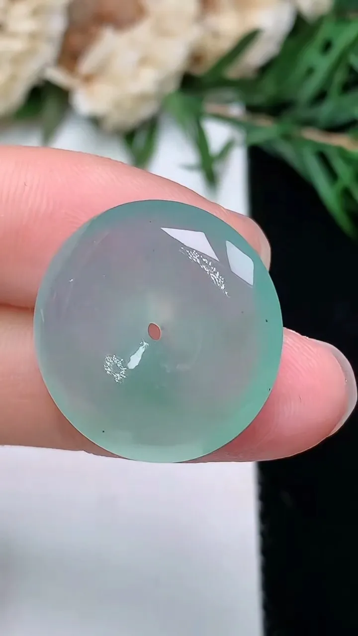 天然A货翡翠平安扣吊坠，尺寸21-5.6，重量:4.88g
12月23日