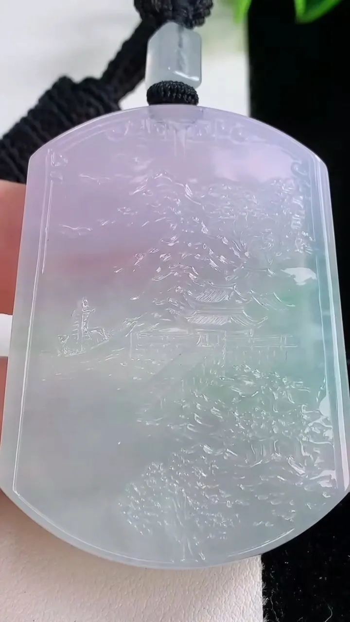 天然A货翡翠种春带彩紫罗兰山水牌吊坠，尺寸55-41.4-5.8，重量:39.64g
12月23日