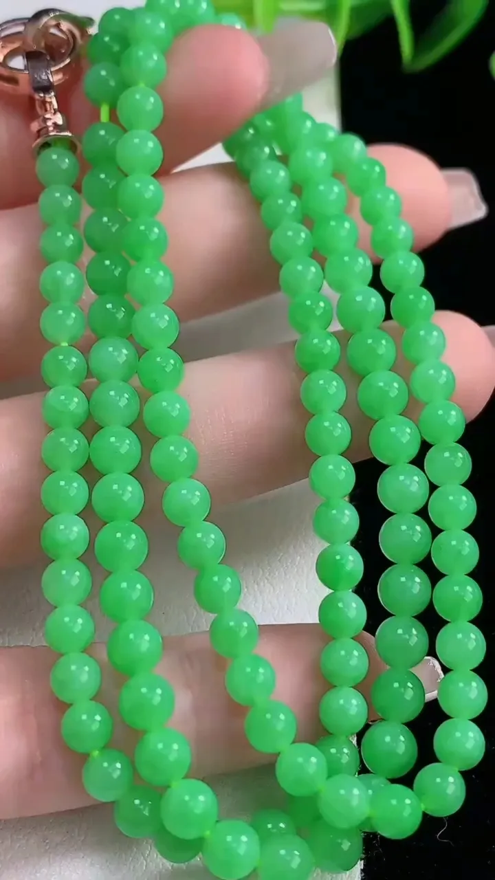 天然A货翡翠满绿圆珠项链，尺寸4.8-127颗，重量:24.45g12月23日
工厂直销收藏佳品,种