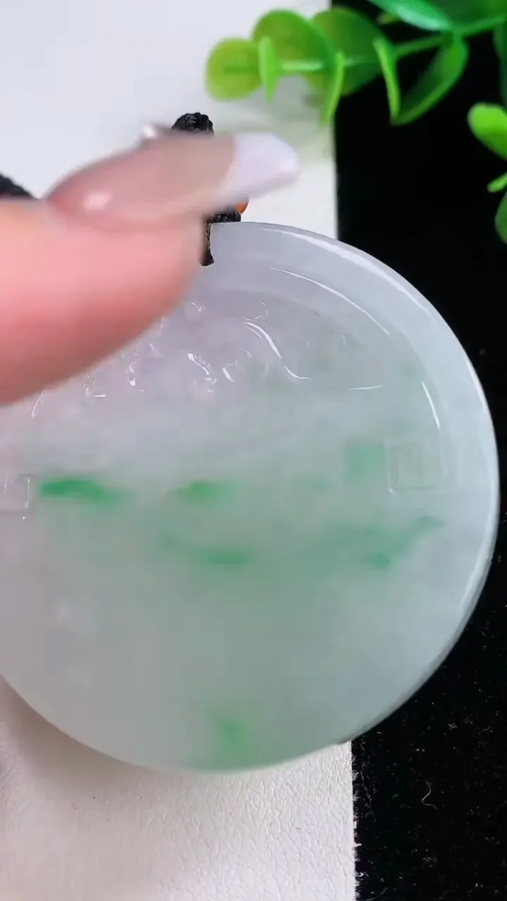 天然A货翡翠复古龙牌吊坠，尺寸57.2-7.3，重量:58.63g
12月23日