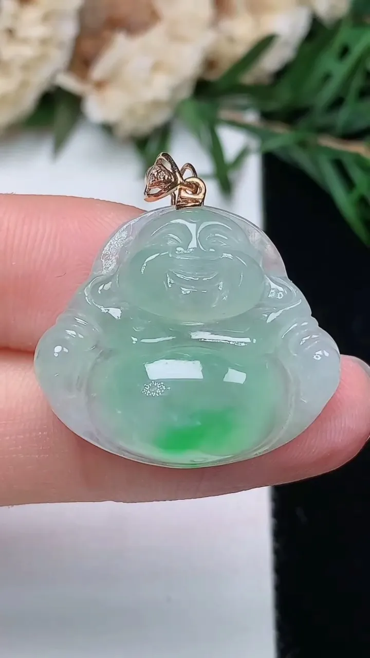 天然A货翡翠佛公吊坠，尺寸21.2-24.8-6，重量:5.02g
12月23日