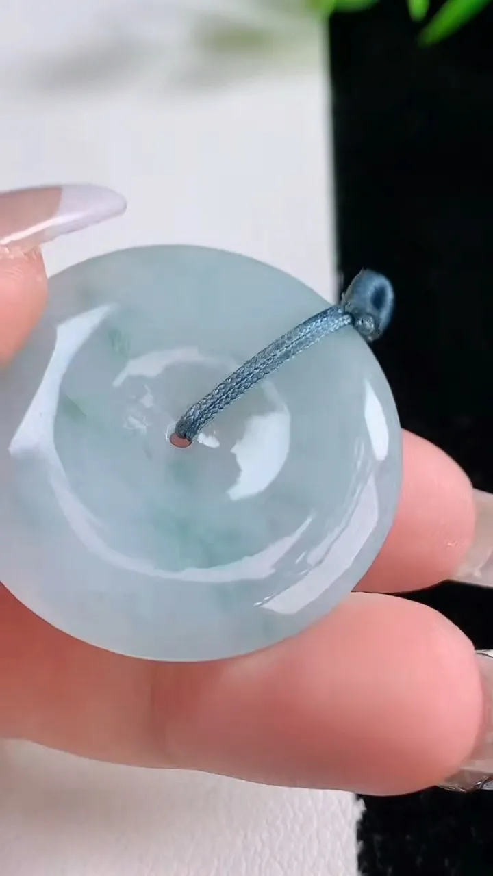 天然A货翡翠飘花平安扣吊坠，尺寸32.3-5，重量:11.97g
12月24日