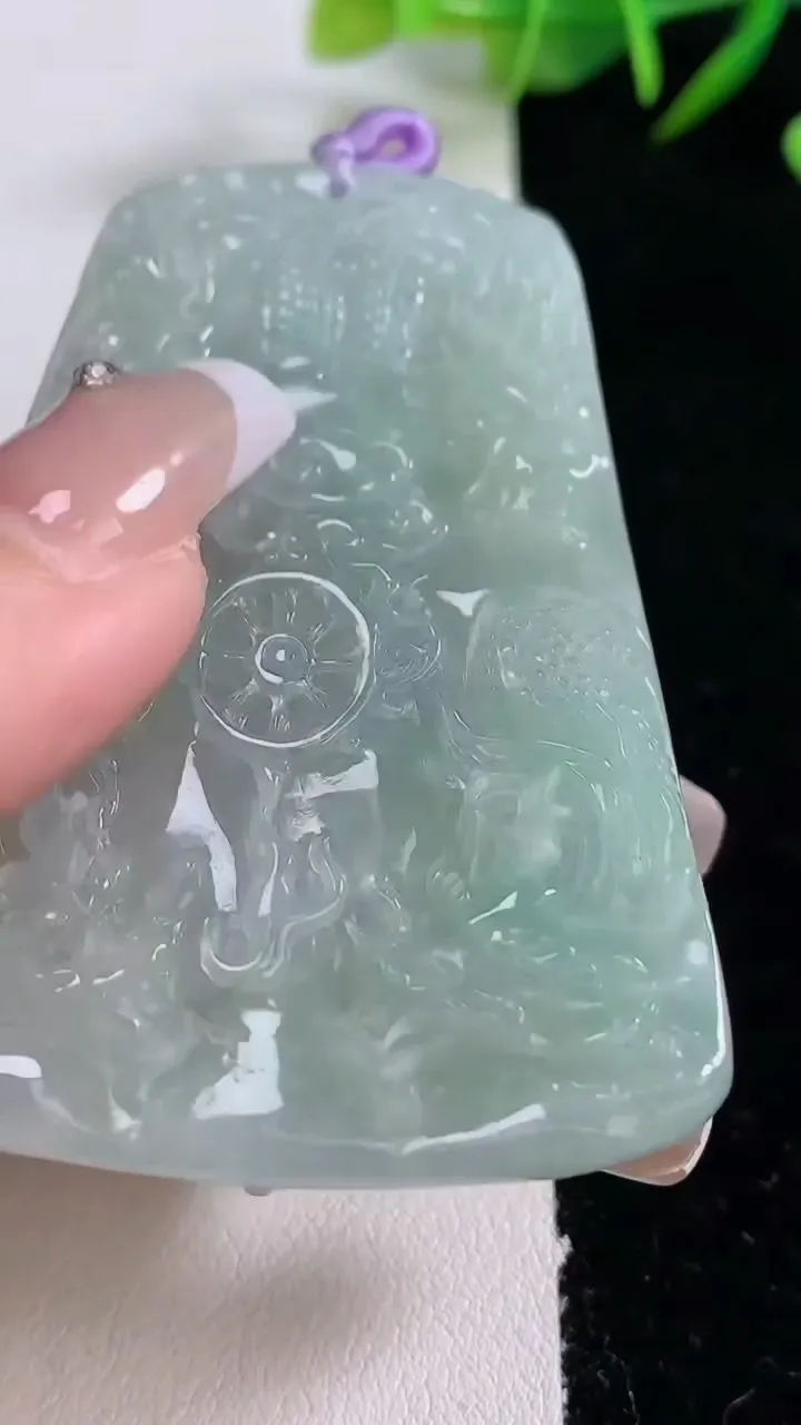 天然A货翡翠九龙至尊 龙牌吊坠，尺寸63-45.2-9，重量:49.03g
12月24日