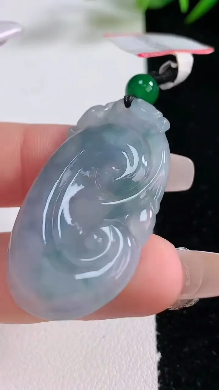 天然A货翡翠紫罗兰如意吊坠，尺寸41.4-24.7-4.6，重量:8.54g
12月24日