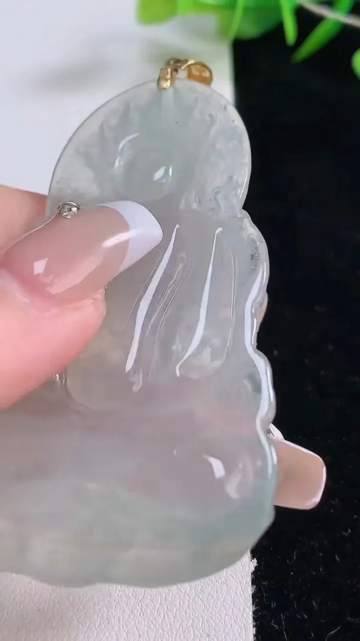 天然A货翡翠度母观音吊坠，尺寸66.3-40-5.，重量:24.60g
12月24日