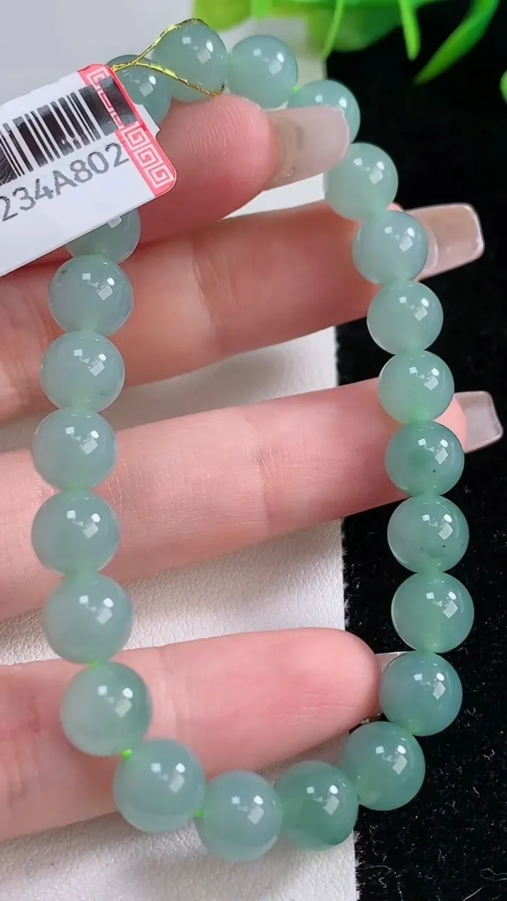 天然A货翡翠圆珠手串，尺寸7.7-24颗，重量:19.34g12月24日
工厂直销收藏佳品,种好水足，色泽均匀，有种有色，上手高大气！