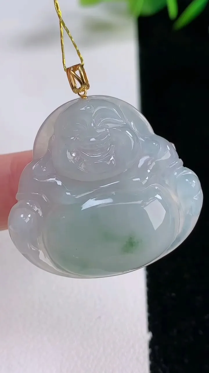 天然A货翡翠18K金飘花佛公吊坠，尺寸30.6-33.3-5.9，重量:9.44g
12月24日