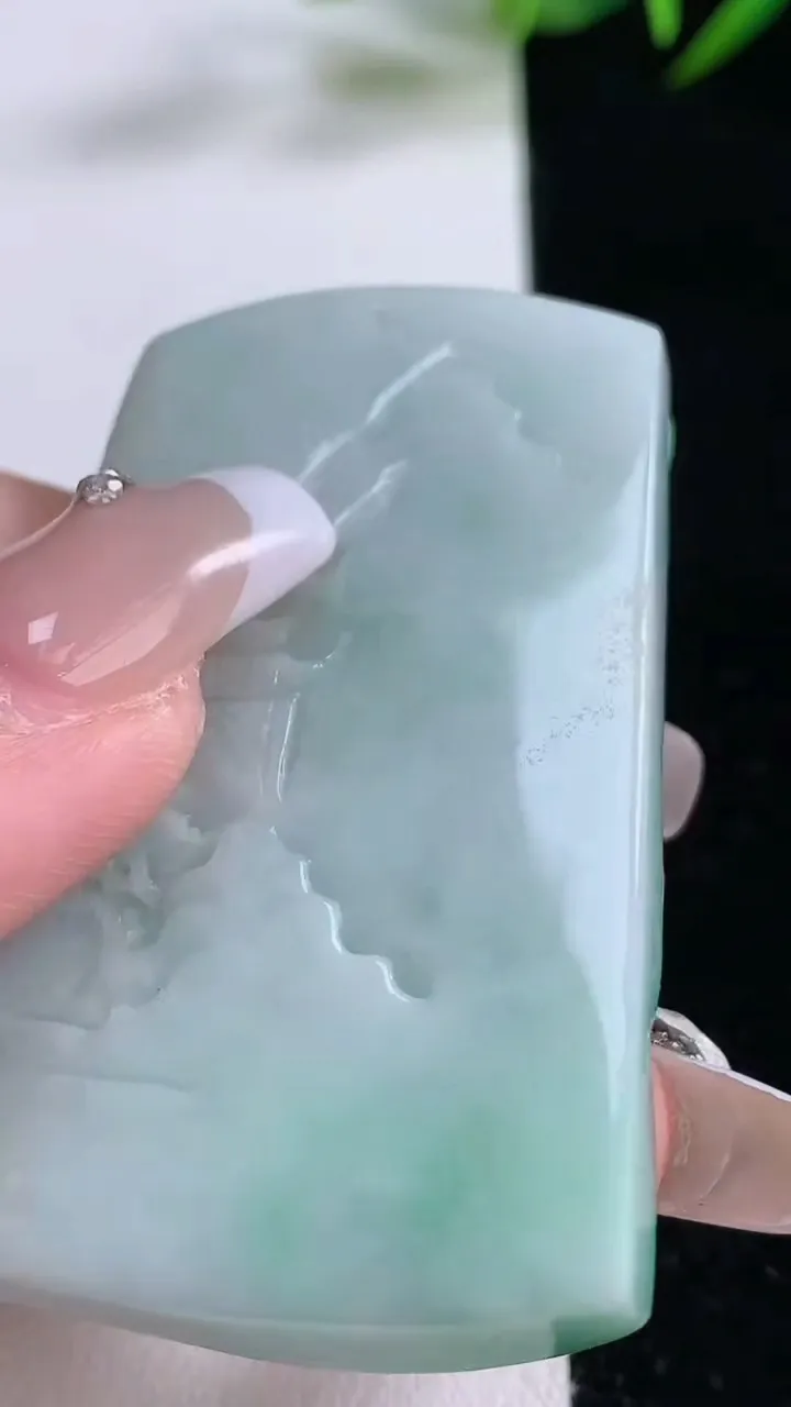 天然A货翡翠山水牌吊坠，尺寸54.2-34.5-10.8，重量:41.84g
12月24日