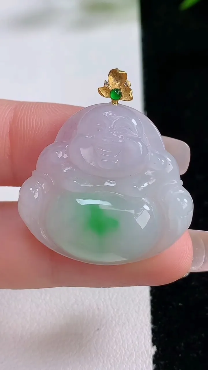 天然A货翡翠佛公吊坠，尺寸27.3-29.4-5.4，重量:6.70g
12月24日