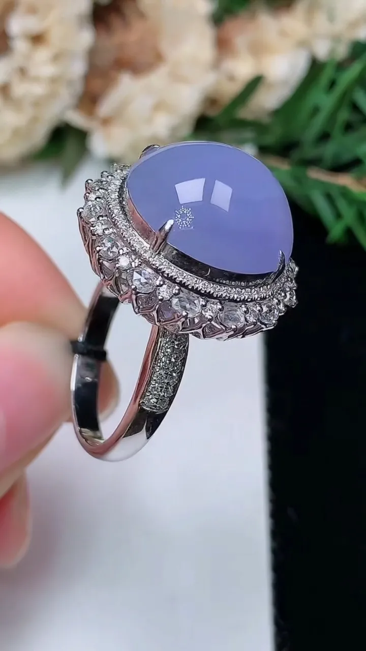 天然A货翡翠紫罗兰蛋面戒指 吊坠两用款，尺寸18-15.2-14.7，重量:9.01g2025年12月24日
工厂直销收藏佳品,种好水足，色泽均匀，有种有色，上手高大气！