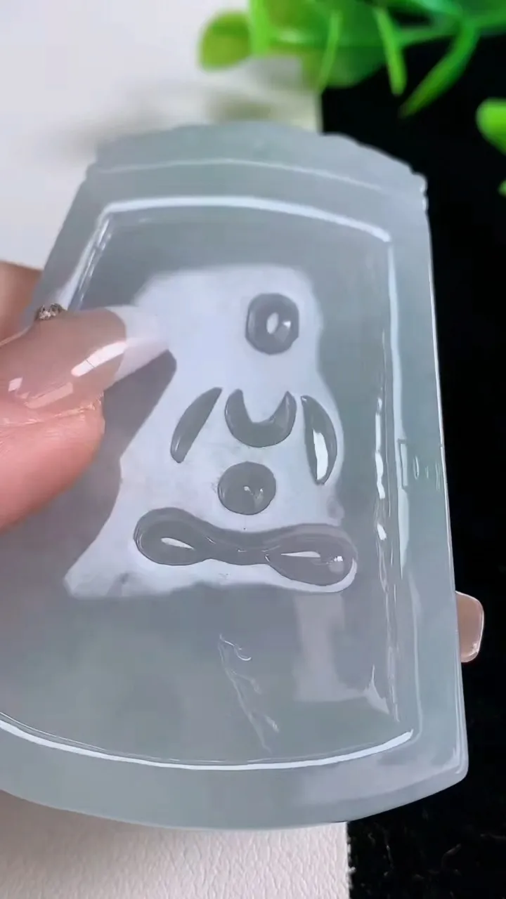 天然A货翡翠飘花文殊菩萨吊坠，尺寸72.5-50.6-5.9，重量:42.98g
12月24日