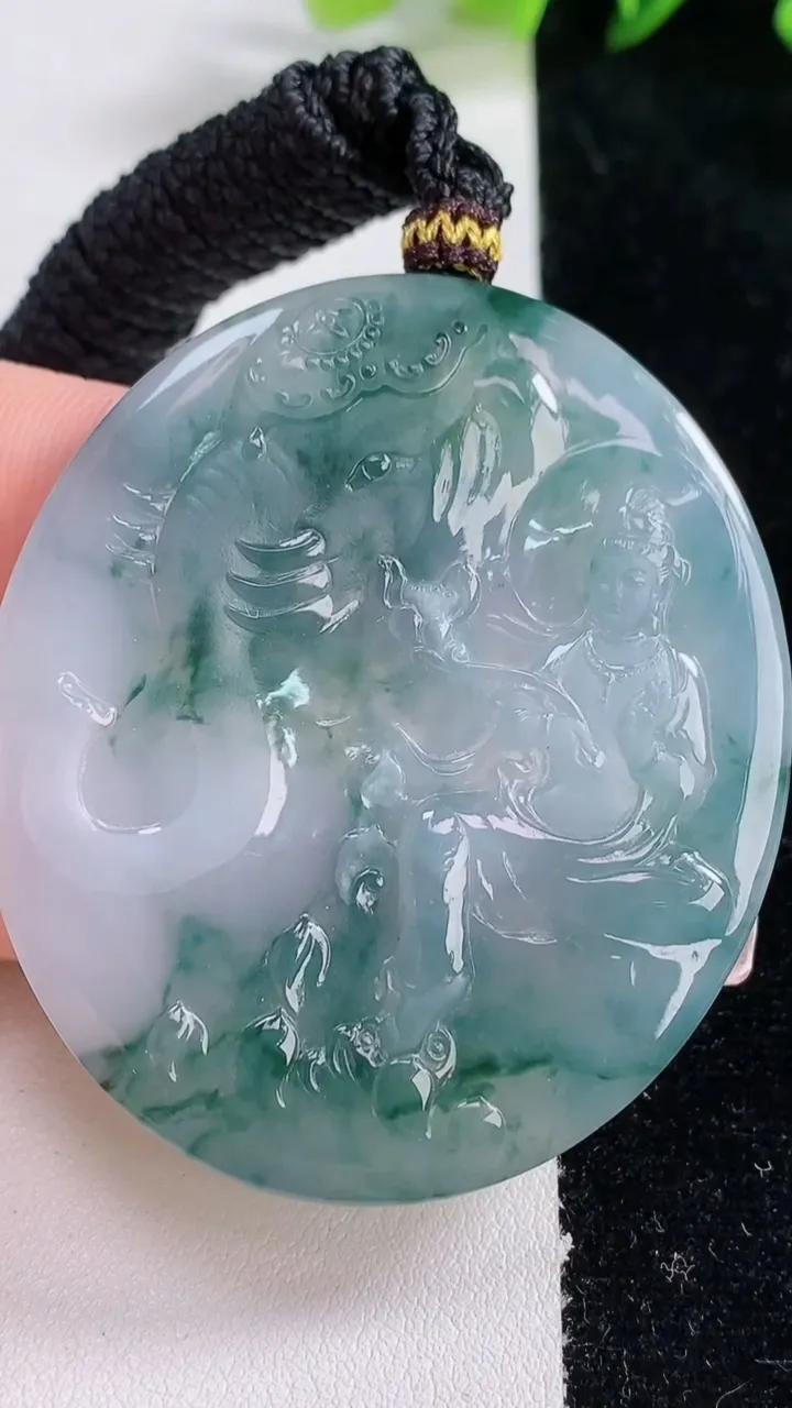 天然A货翡翠飘花普贤菩萨吊坠，尺寸56-48.8-6.2，重:38.08g
12月24日