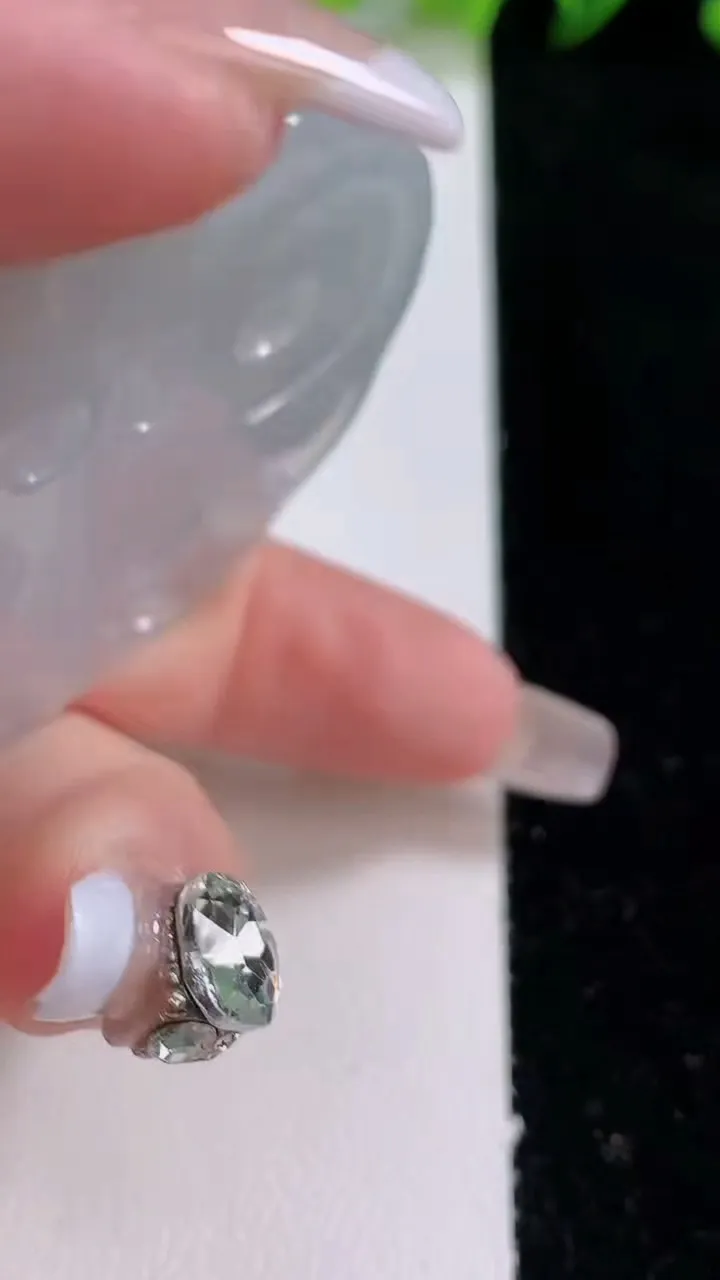 天然A货翡翠普贤菩萨吊坠，尺寸53-50-7，重:30.87g
12月24日