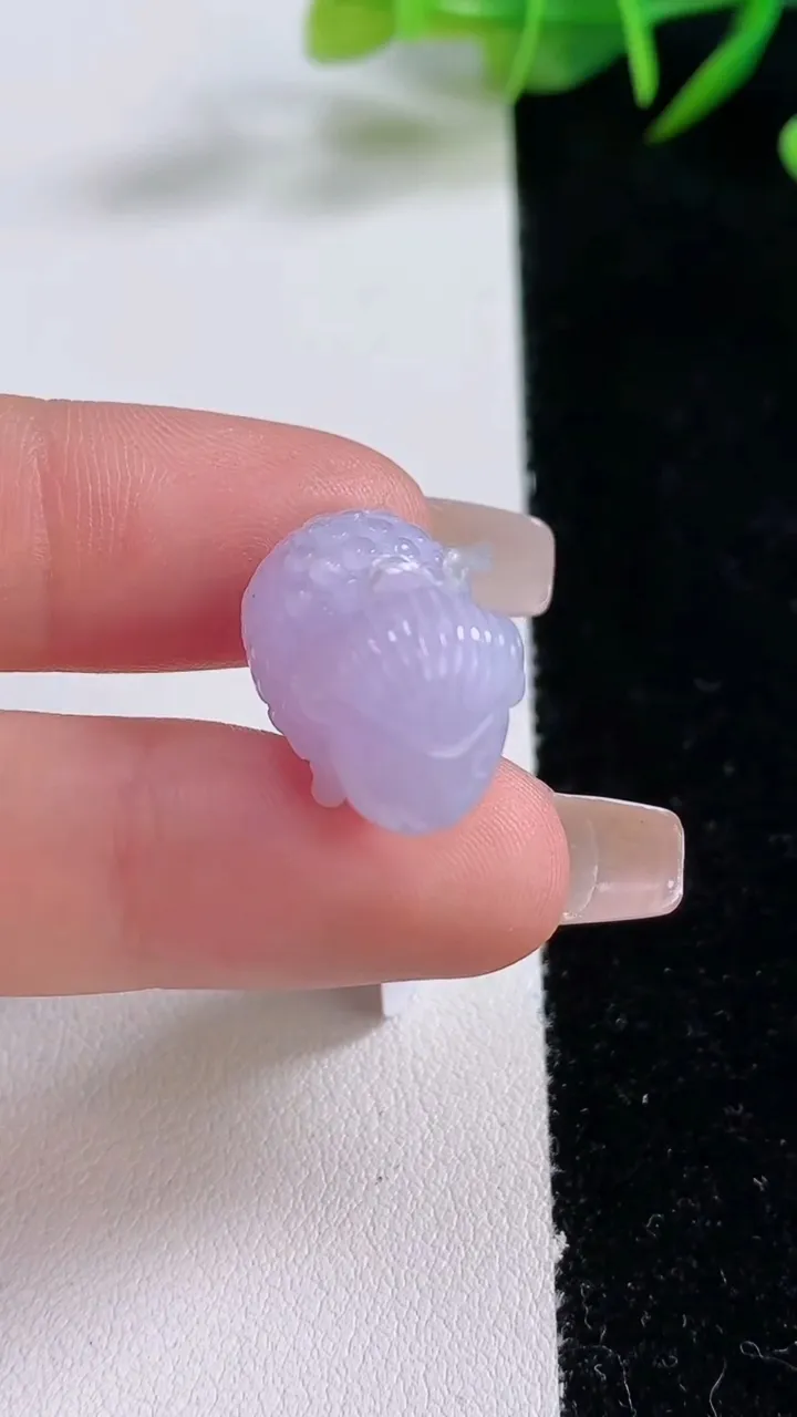 天然A货翡翠紫罗兰生肖羊吊坠，尺寸20-14.4-12.5，重量:6.34g
12月24日