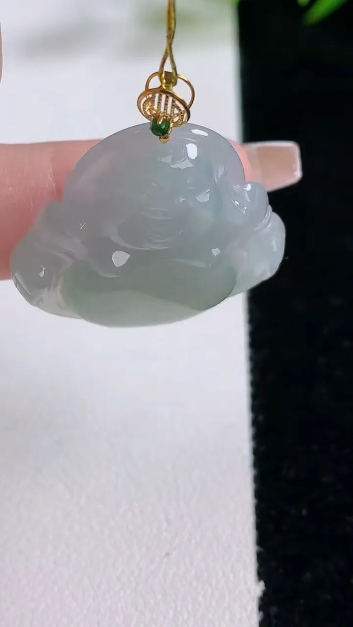 天然A货翡翠佛公吊坠，尺寸28-28.4-5.5，重量:7.01g
12月24日