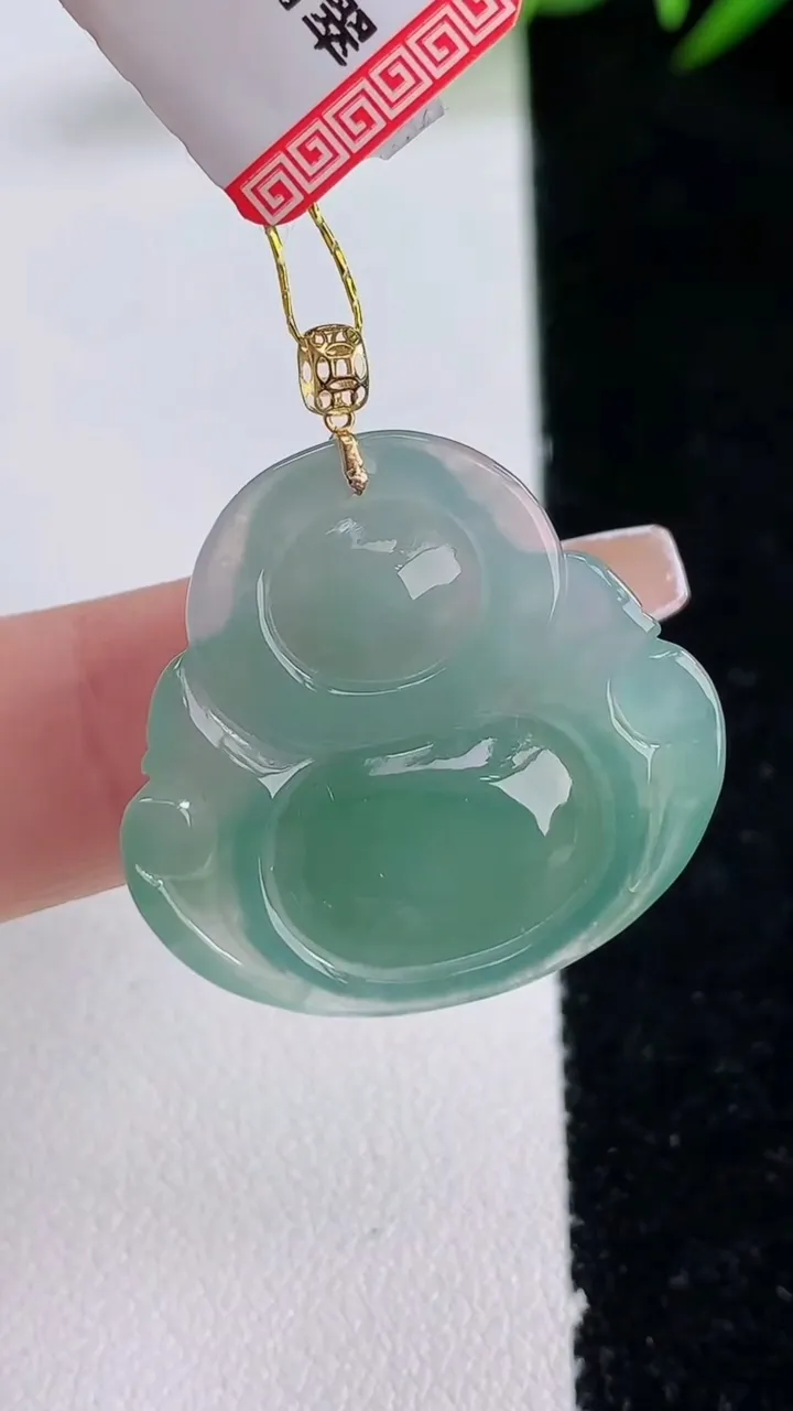 天然A货翡翠佛公吊坠，尺寸25-26.8-5.6，重量:5.85g
12月24日