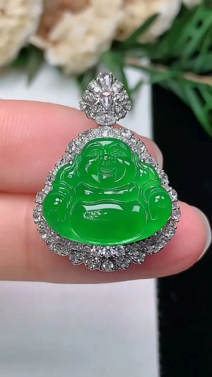 天然A货翡翠佛公吊坠，尺寸26.6-19.4-10，裸石13.8-16.3，重量:4.71g
12月24日