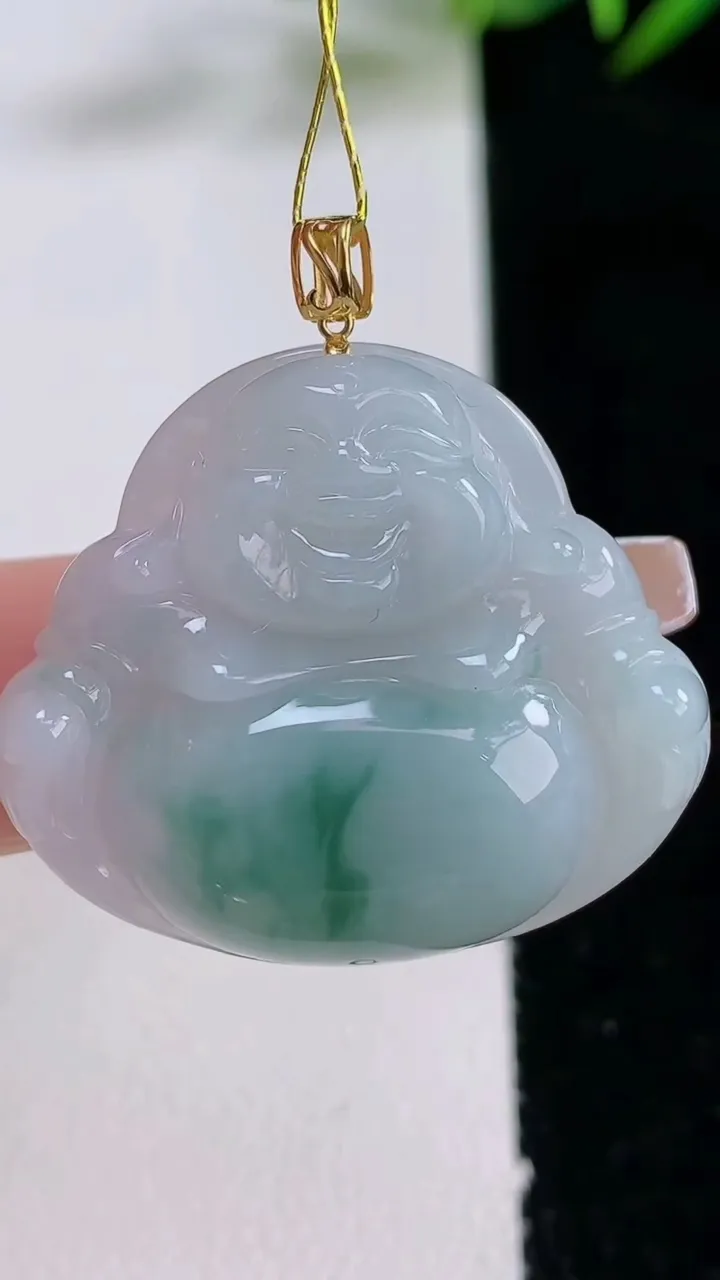 天然A货翡翠18K金飘花佛公吊坠，尺寸27.4-31.5-5.7，重量:7.71g
12月24日