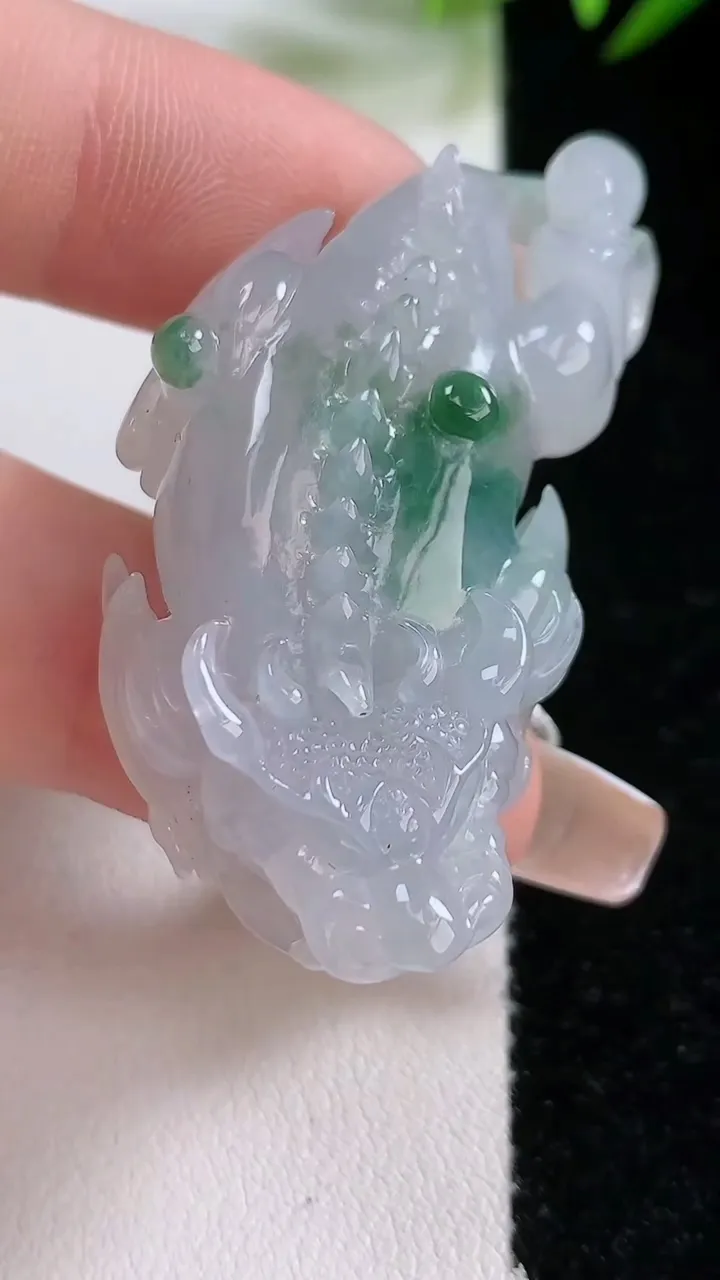 天然A货翡翠飘花貔貅吊坠，尺寸46.8-25-11.6，重:21.44g
12月24日