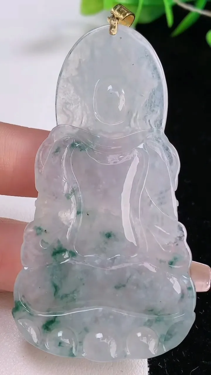 天然A货翡翠种飘花度母观音吊坠，尺寸71.8-38.3-5.4，重量:25.24g
12月24日