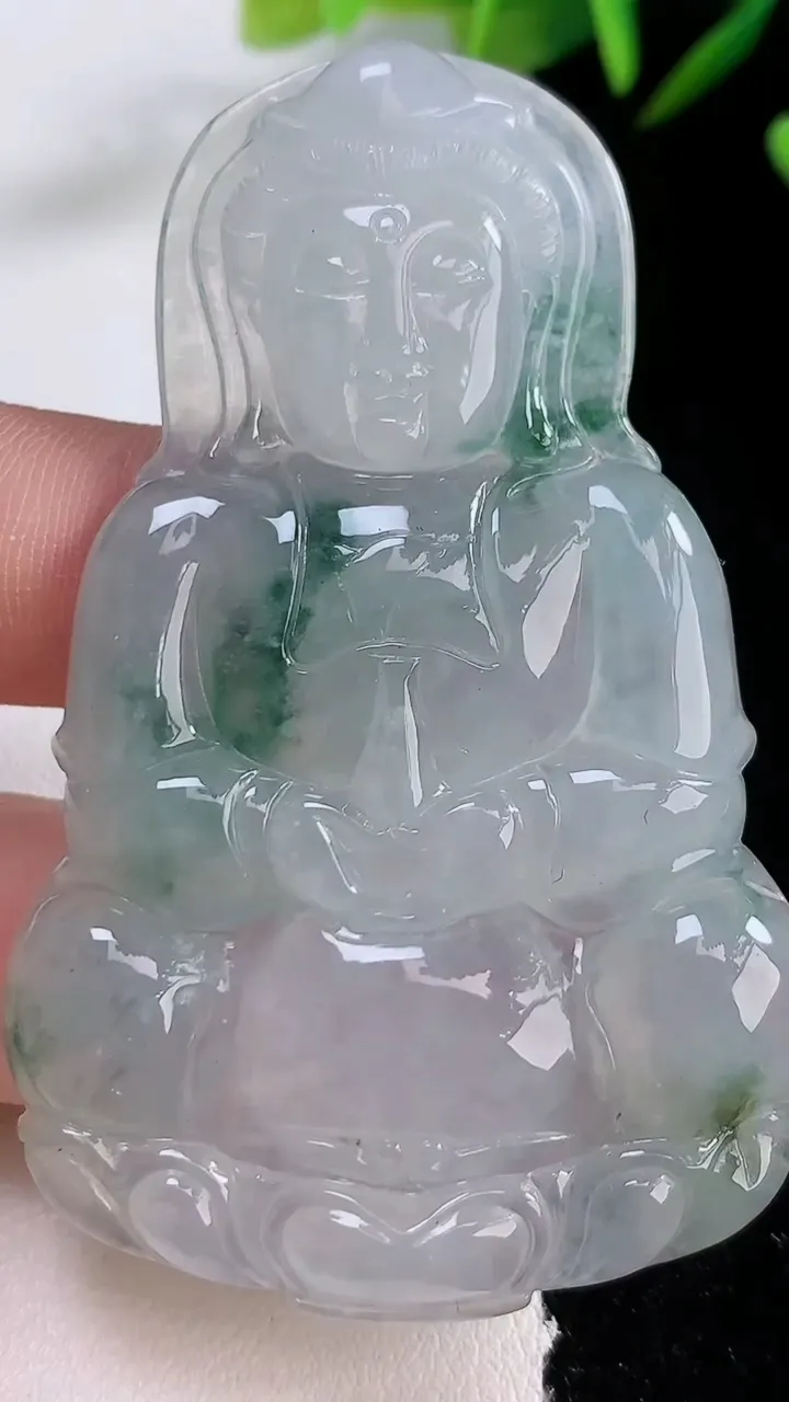 天然A货翡翠冰种飘花观音菩萨吊坠，尺寸64-40-5.5，重:23.52g
12月24日