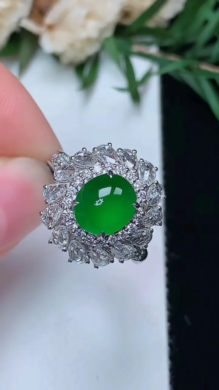 天然A货翡翠蛋面戒指，尺寸17-8-6.9，重量:5.17g2025年12月24日
工厂直销收藏佳品